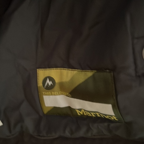Marmot Ski/ snowboarding jacket - lots of pockets - Picture 6 of 6
